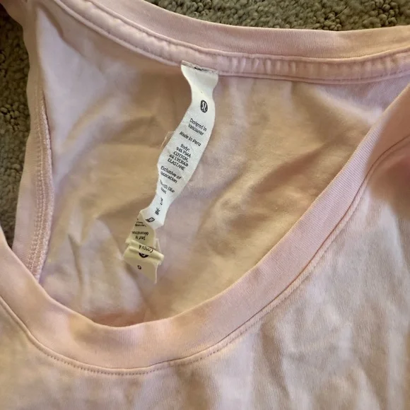 Lululemon swiftly racer back tank 2.0 in color strawberry milkshake. Size 6 - Picture 3 of 5